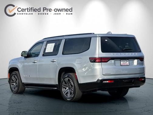 2023 Jeep Wagoneer L Base
