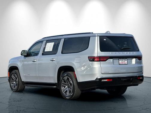 2023 Jeep Wagoneer L Base