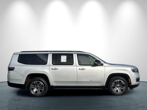 2023 Jeep Wagoneer L Base