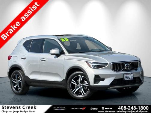 2025 Volvo XC40 B5 Core Bright Theme
