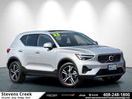 2025 Volvo XC40 B5 Core Bright Theme