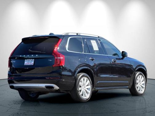 2018 Volvo XC90 T6 Momentum
