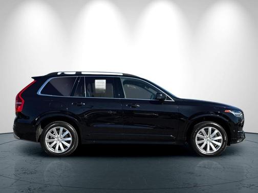 2018 Volvo XC90 T6 Momentum