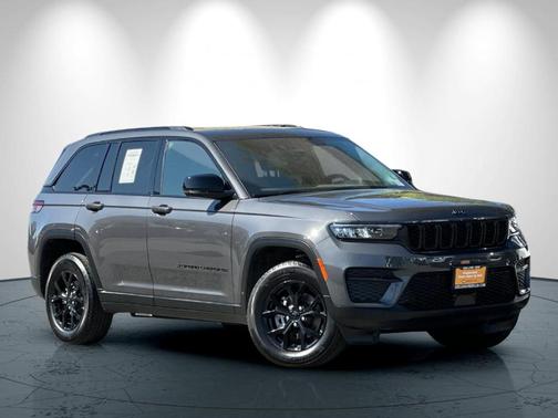 Metallic 2025 Jeep Grand Cherokee Laredo