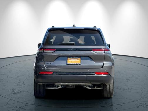 Metallic 2025 Jeep Grand Cherokee Laredo