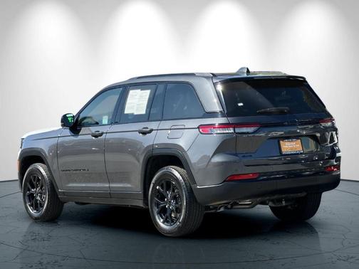 Metallic 2025 Jeep Grand Cherokee Laredo