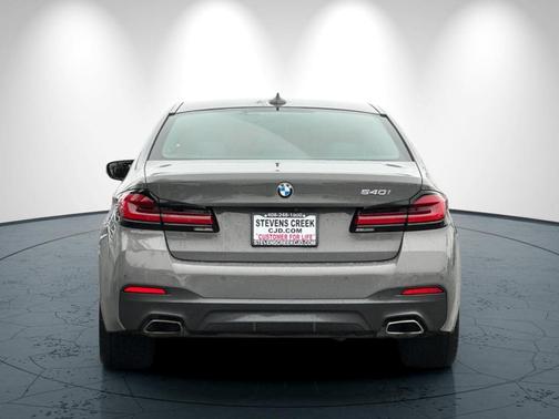 2022 BMW 540 i