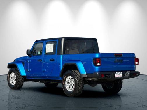 2023 Jeep Gladiator Sport