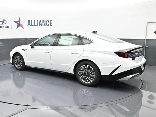 2025 Hyundai SONATA Hybrid SEL