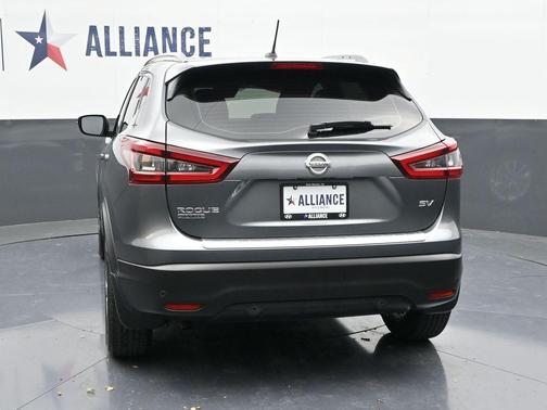 2022 Nissan Rogue Sport SV