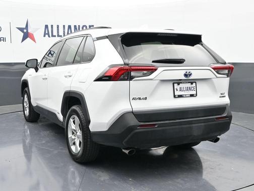 2021 Toyota RAV4 Hybrid XLE