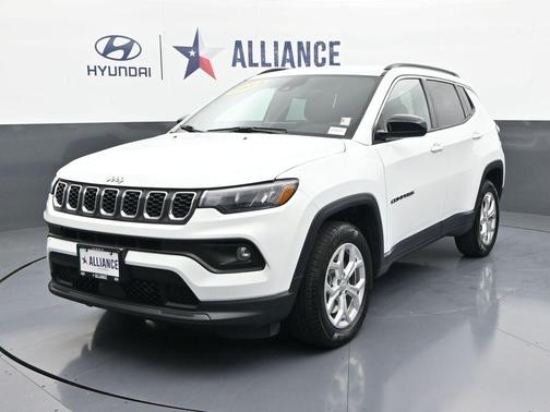 Bright White Clearcoat 2024 Jeep Compass Latitude
