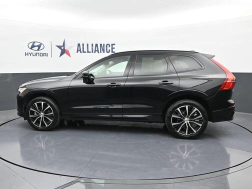 2023 Volvo XC60 B5 Plus Dark Theme