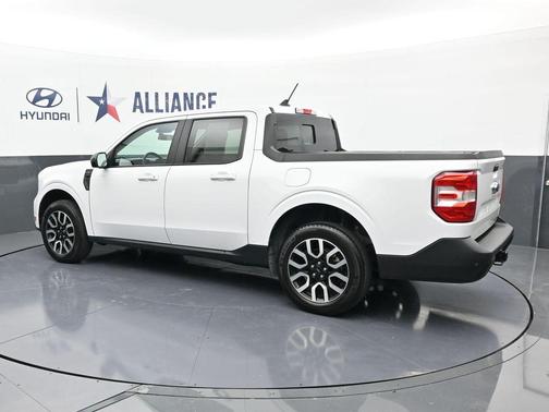 Oxford White 2024 Ford Maverick Lariat