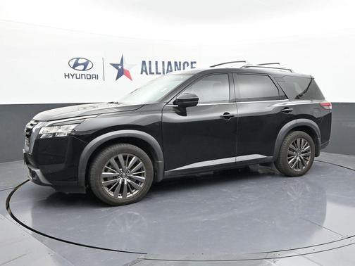 2022 Nissan Pathfinder SL