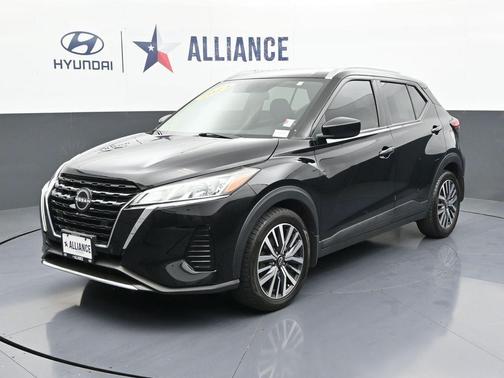 Super Black 2023 Nissan Kicks SV