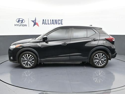 Super Black 2023 Nissan Kicks SV