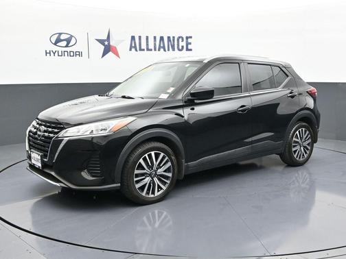 Super Black 2023 Nissan Kicks SV