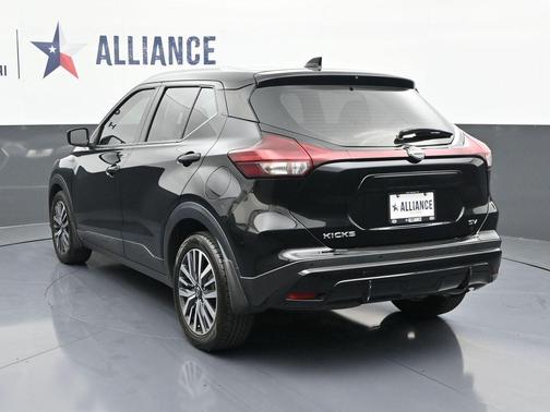 Super Black 2023 Nissan Kicks SV