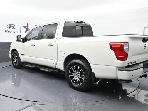 2021 Nissan Titan SV