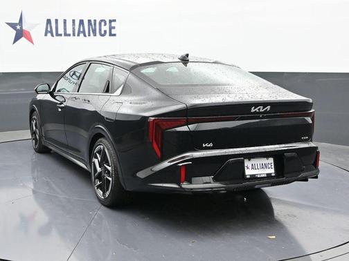 Aurora Black Pearl 2025 Kia K4 GT-Line