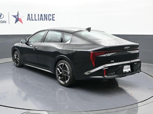 Aurora Black Pearl 2025 Kia K4 GT-Line