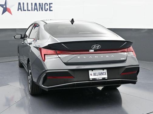 2025 Hyundai ELANTRA HEV SEL Sport
