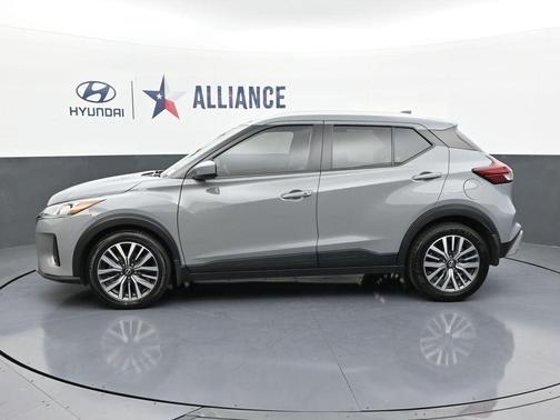 Boulder Gray Pearl 2023 Nissan Kicks SV