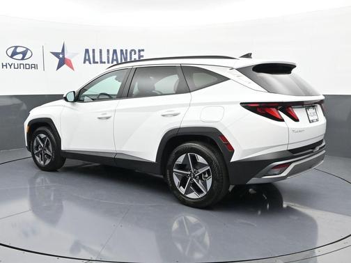 White Pearl 2025 Hyundai TUCSON SEL