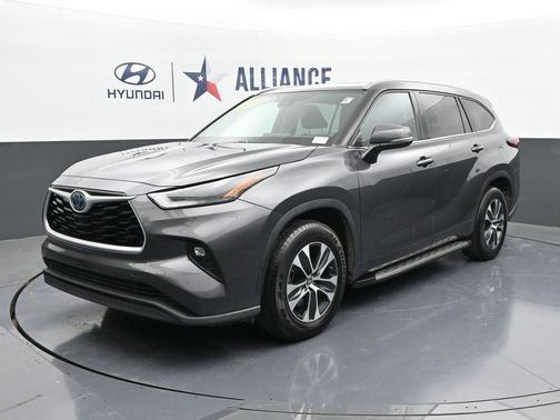 2022 Toyota Highlander Hybrid XLE