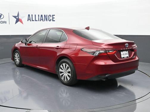 2022 Toyota Camry Hybrid LE