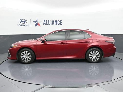 2022 Toyota Camry Hybrid LE
