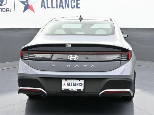 2025 Hyundai SONATA SE