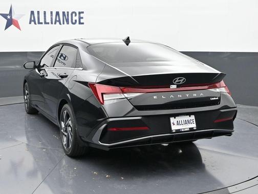 2025 Hyundai ELANTRA Limited