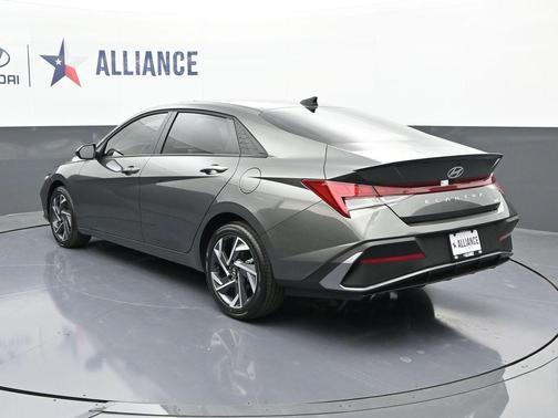 2025 Hyundai ELANTRA HEV SEL Sport