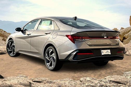 2025 Hyundai ELANTRA HEV SEL Sport