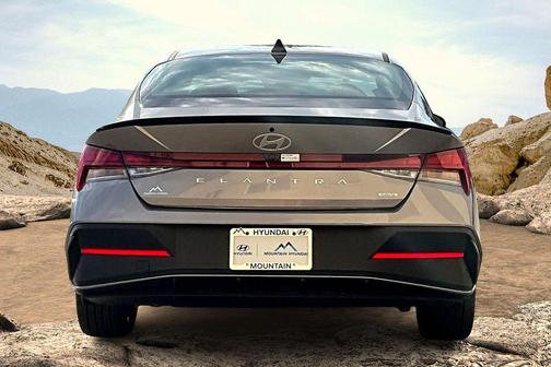 2025 Hyundai ELANTRA HEV SEL Sport