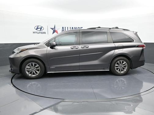 2021 Toyota Sienna XLE
