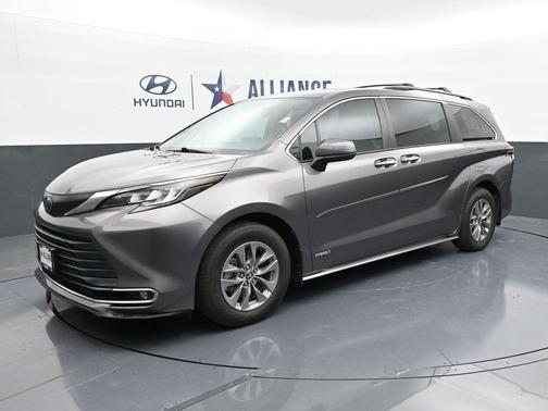 2021 Toyota Sienna XLE