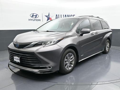 2021 Toyota Sienna XLE