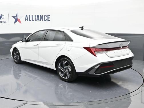 2025 Hyundai ELANTRA HEV SEL