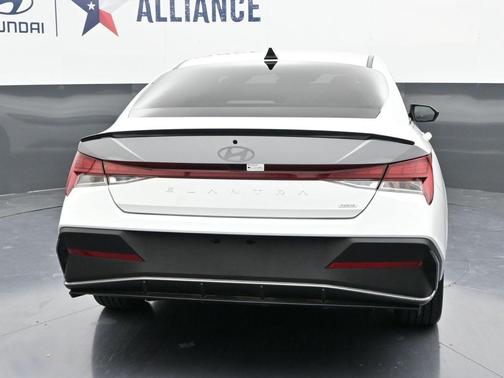 2025 Hyundai ELANTRA HEV SEL