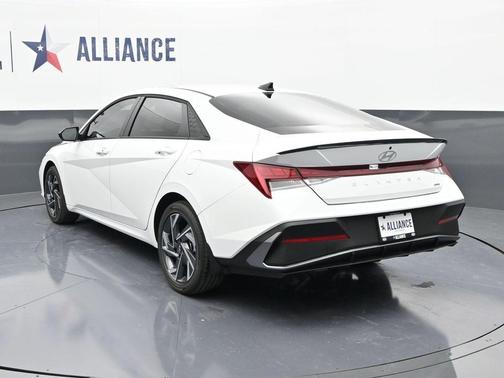 2025 Hyundai ELANTRA HEV SEL Sport