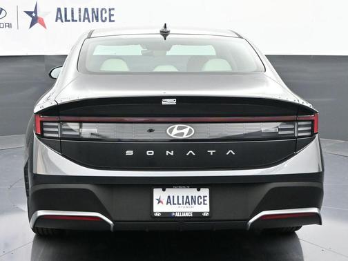 2025 Hyundai SONATA SE