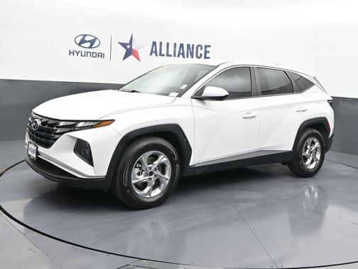 White Pearl 2024 Hyundai TUCSON SE