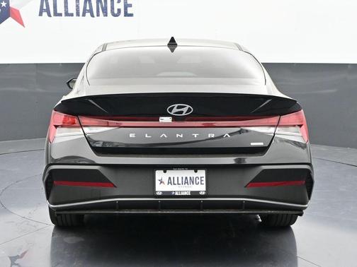 2025 Hyundai ELANTRA HEV SEL Sport