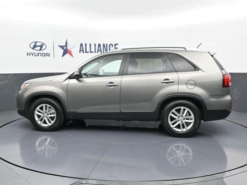 Titanium Silver 2014 Kia Sorento LX