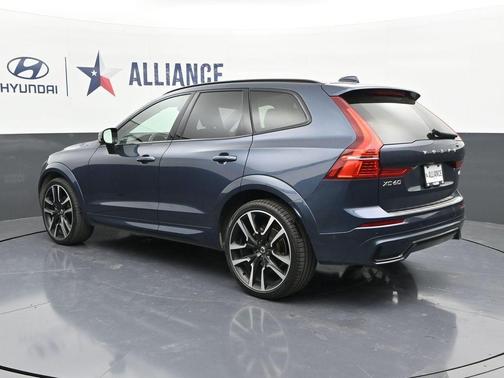 2024 Volvo XC60 B5 Ultimate Dark Theme