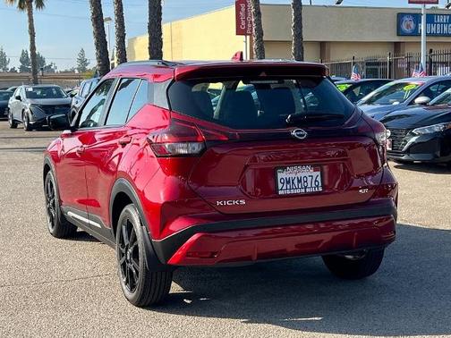 2023 Nissan Kicks SR
