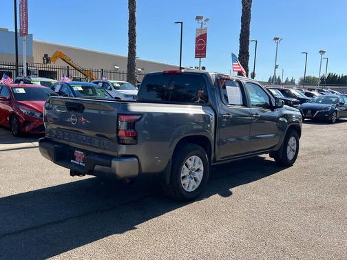 2023 Nissan Frontier SV